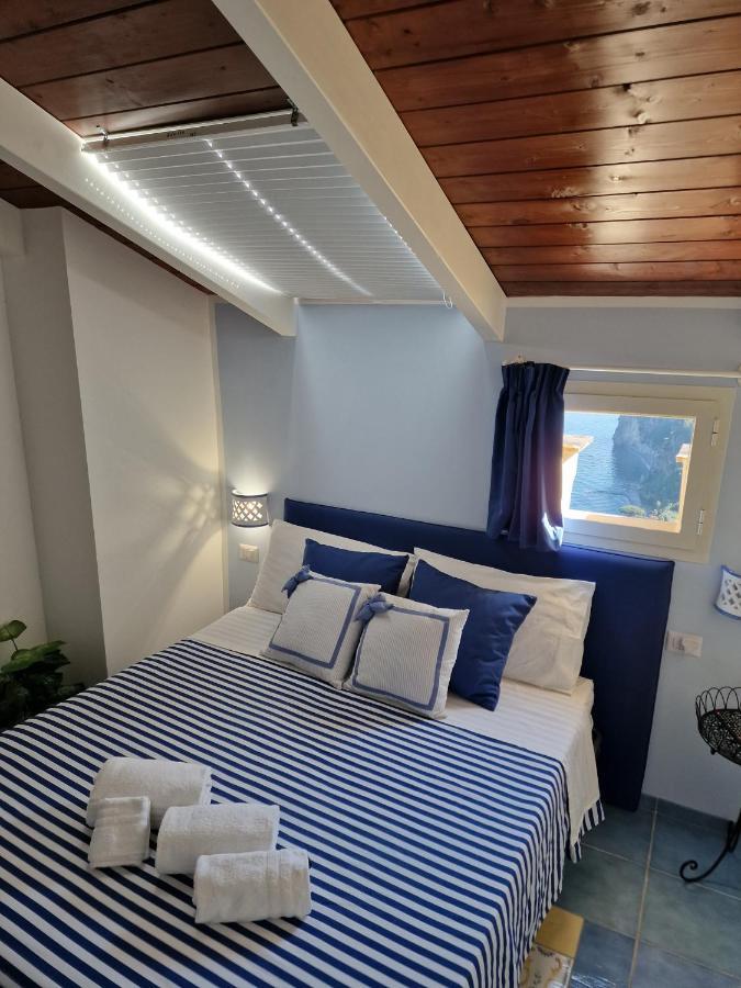 La Torretta Sea View Couette-café *