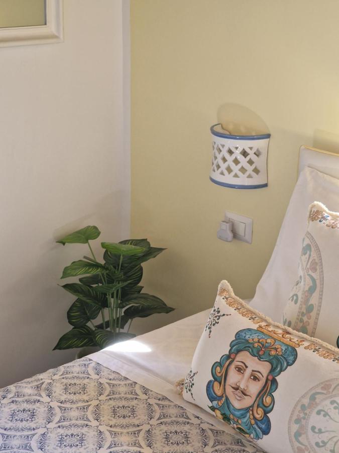 La Torretta Sea View Couette-café *
