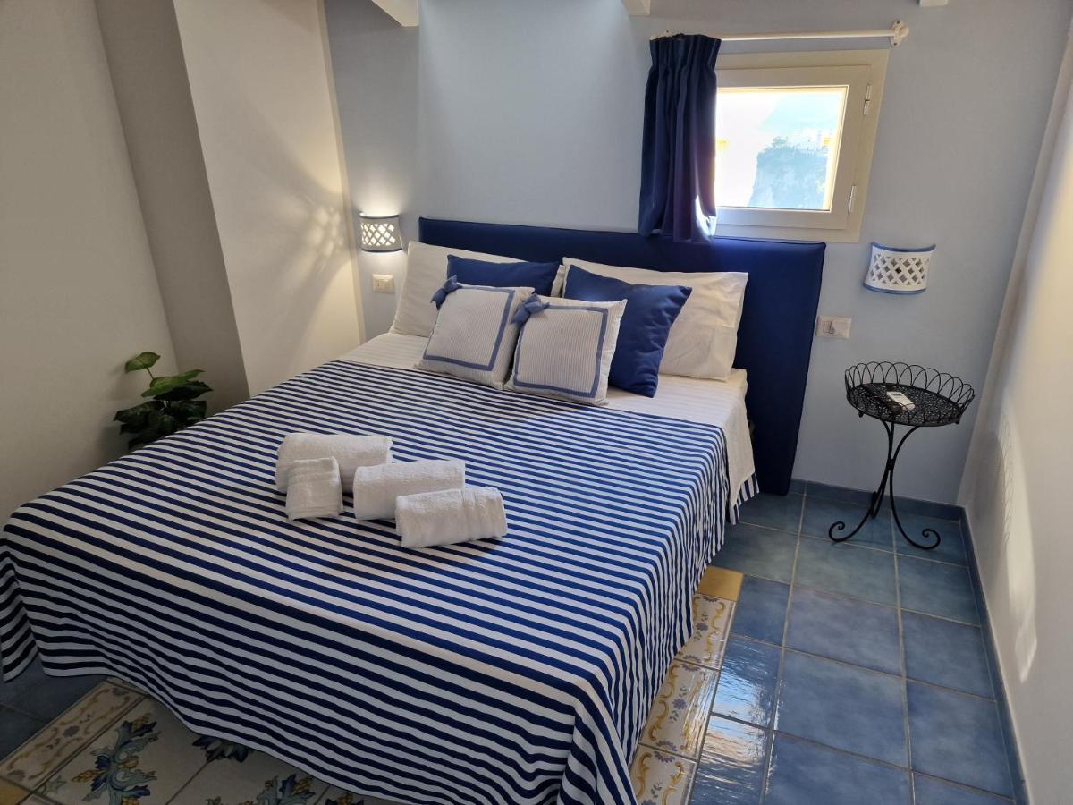 La Torretta Sea View Couette-café *